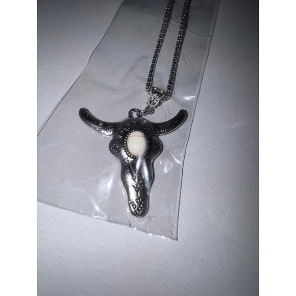Western Cow Skull Necklace White Stone Silver Bull Head Pendant Boho Cowgirl 🤠 - Picture 3 of 5